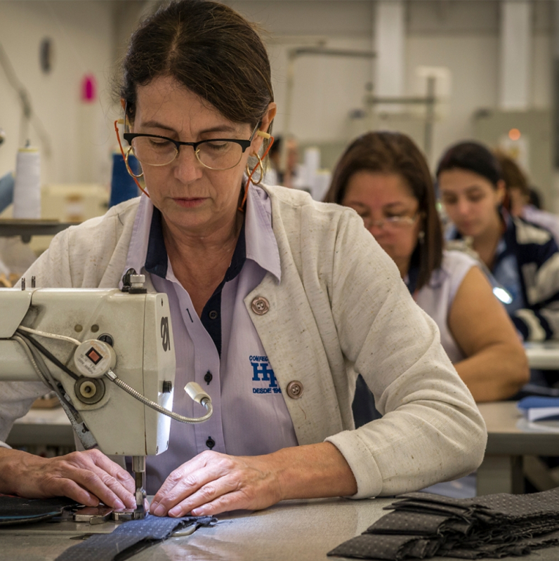 Fábrica de Confecção de Camisas Tradicionais